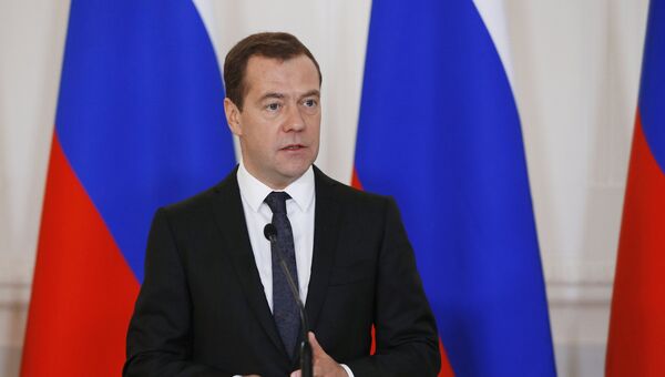 Председатель правительства РФ Дмитрий Медведев на церемонии вручения премий правительства РФ 2016 года в области СМИ. 13 января 2017