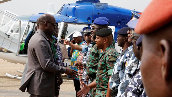 Министр обороны Кот-д'Ивуара Алаин-Ричард Донвай и военные. 13 января 2017 год
