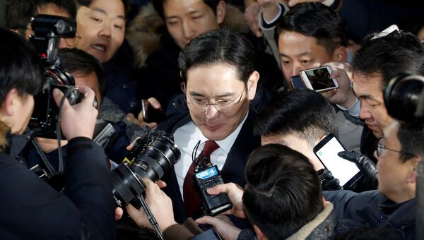Вице-президент Samsung Electronics Ли Чже Ён с журналистами, 13 января 2017