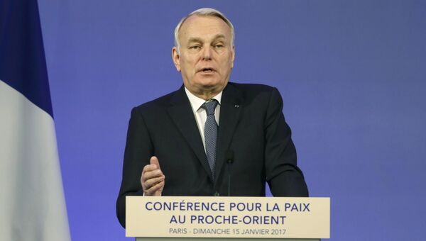 Глава МИД Франции на конференции в Париже