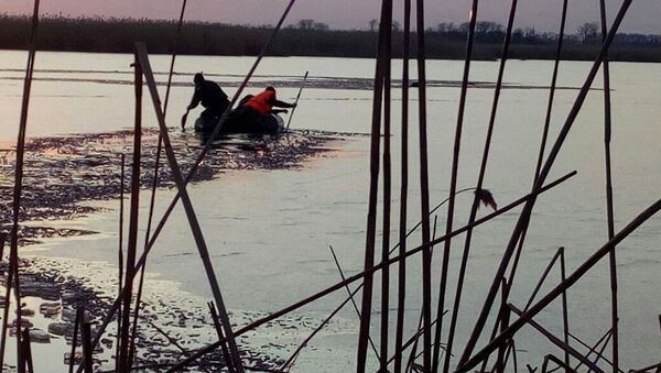Поиски детей, провалившихся под лед на реке в Краснодарском крае