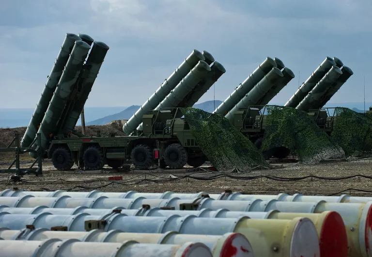 Зенитный ракетный комплекс С-400 Триумф полка противовоздушной обороны в Феодосии Зенитный ракетный комплекс С-400 Триумф полка противовоздушной обороны в Феодосии