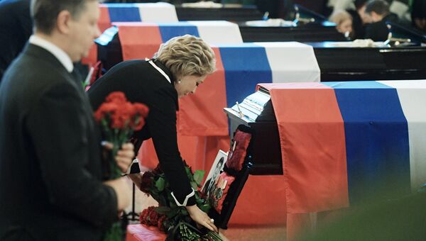 Председатель Совета Федерации РФ Валентина Матвиенко на церемонии прощания с погибшими при крушении самолета Ту-154