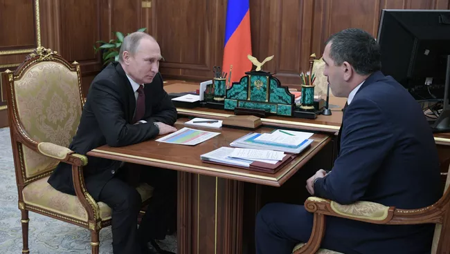 Президент РФ Владимир Путин и глава Ингушетии Юнус-Бек Евкуров во время встречи в Кремле. 16 января 2017