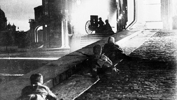 Бой у Зимнего дворца. Петроград, 1917 год