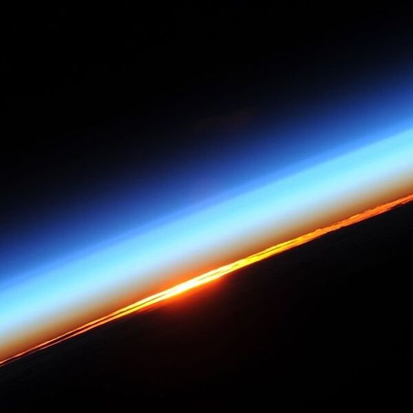 Рассвет на орбите снятый космонавтом Роскосмоса Олегом Новицким