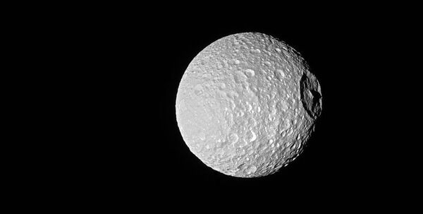 Мимас - спутник Сатурна