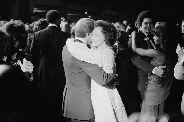 Танец Джимми и Розалин Картер на инаугурационном бале в Вашингтоне, округ Колумбия, США, 1977