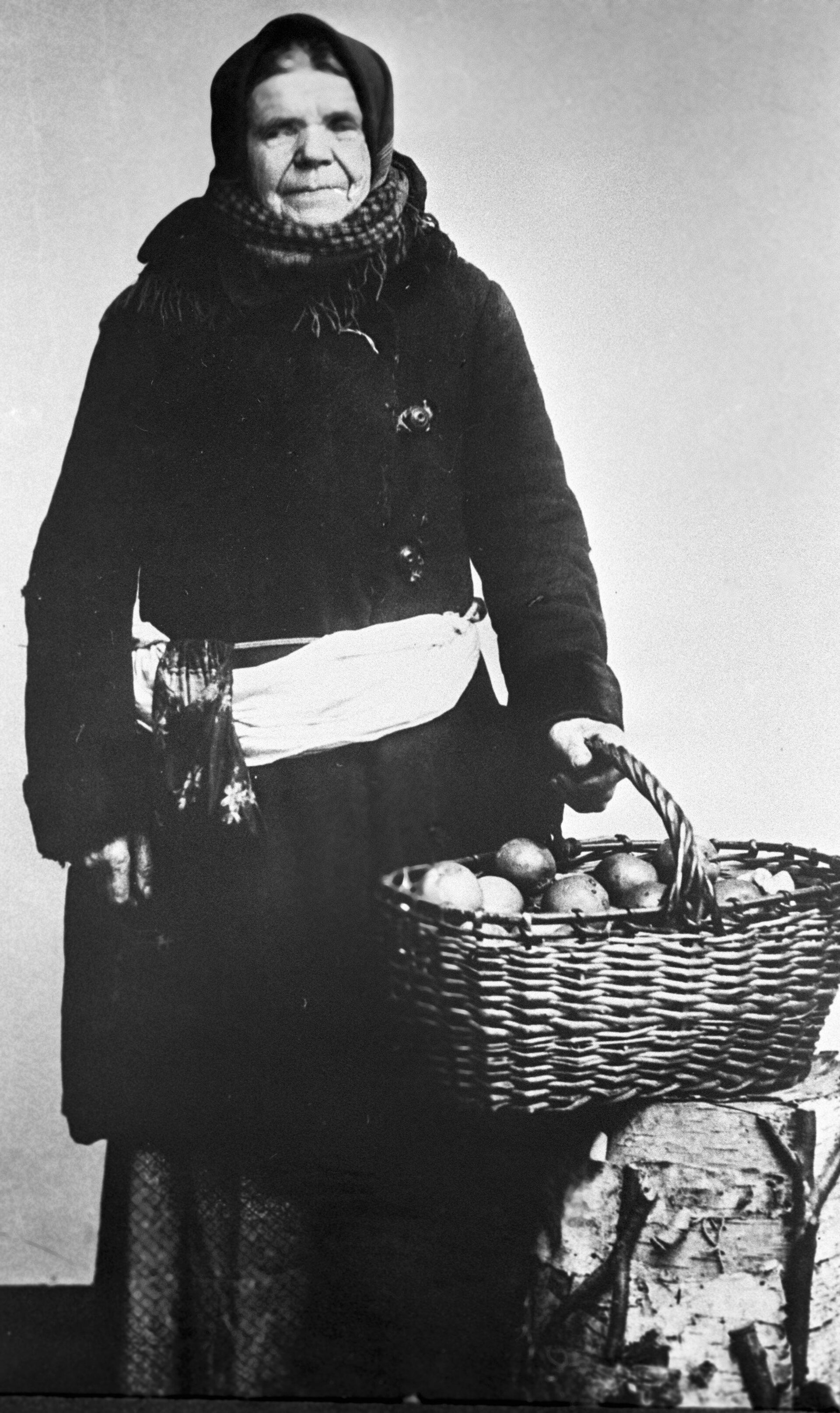 Московская торговка яблоками. Москва, 1913 год - РИА Новости, 1920, 29.06.2022