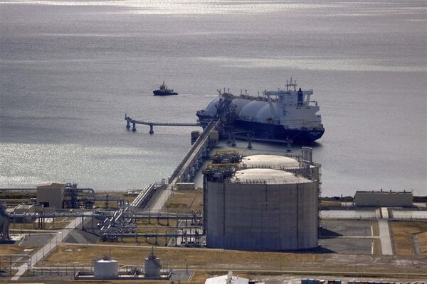 Танкер-газовоз Гранд Елена, завод по производству СПГ, проект Сахалин-2 Танкер-газовоз Гранд Елена, завод по производству СПГ, проект Сахалин-2