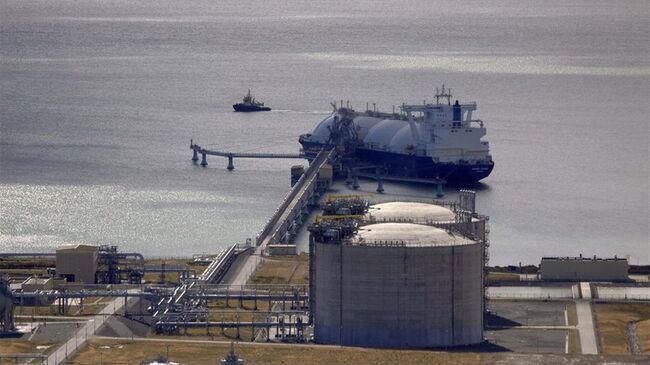 Танкер-газовоз Гранд Елена, завод по производству СПГ, проект Сахалин-2