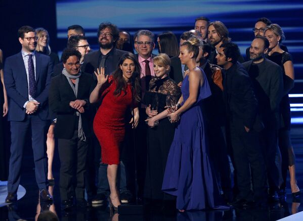 Актеры телесериала Теория Большого взрыва на церемонии вручения премии People's Choice Awards 2017 в Лос-Анджелесе, штат Калифорния, США