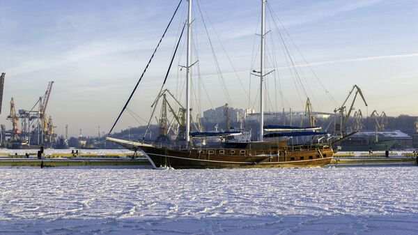 Парусник в порту Одессы, Украина. Архивное фото