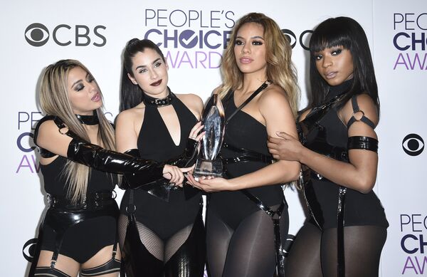 Участницы группы Fifth Harmony на премии People's Choice Awards в Лос-Анджелесе