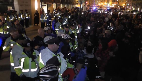 Стычки с полицией и беспорядки на улицах – митинг в Вашингтоне против Трампа