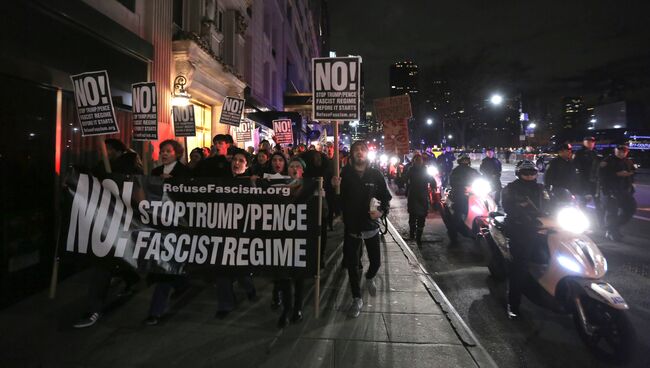 Акция протеста в Нью-Йорке перед инаугурацией Трампа. 19 января 2017