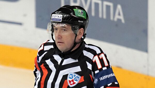 Арбитр Континентальной хоккейной лиги Рафаэль Кадыров. Архивное фото