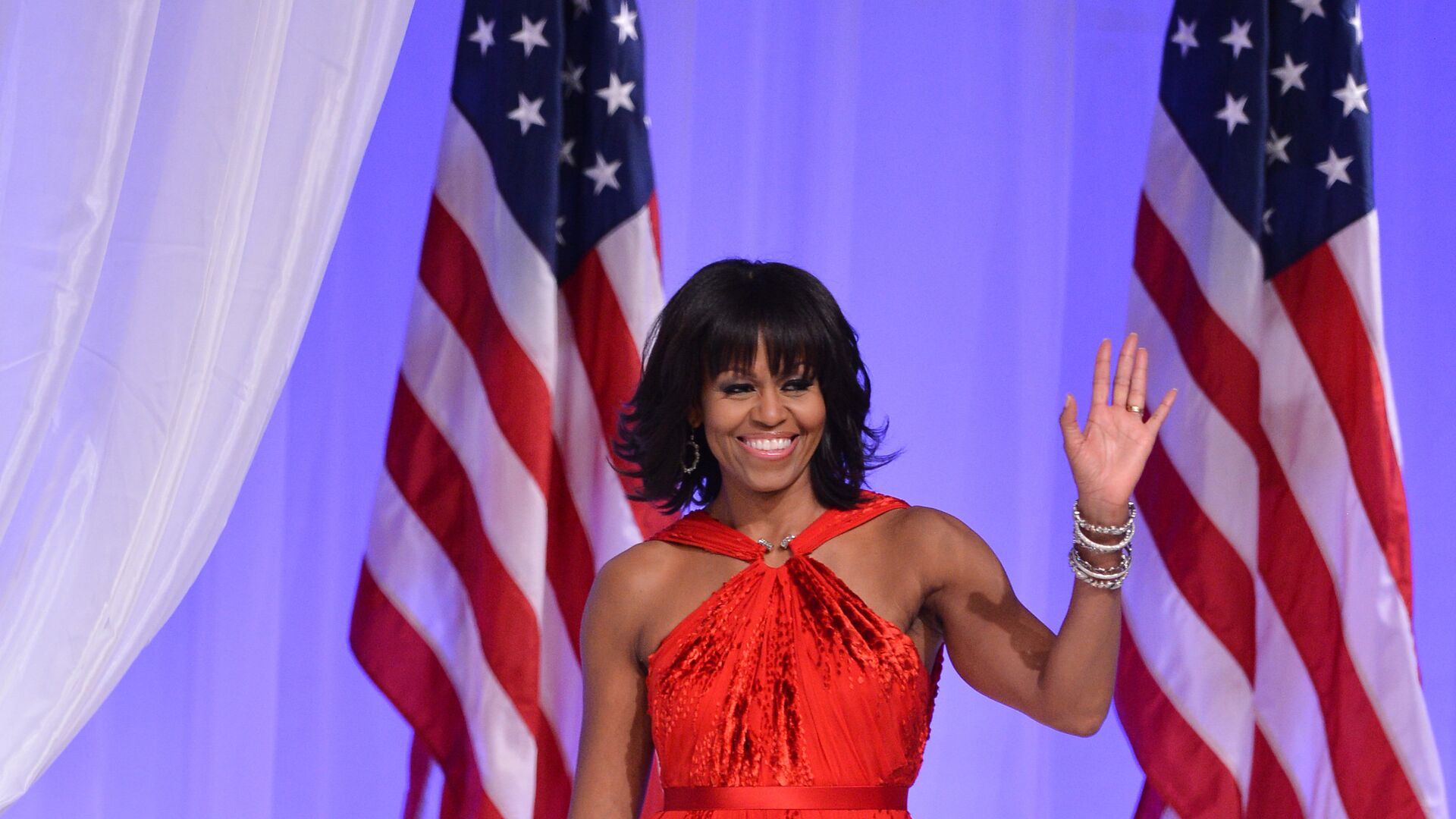 Первая леди Мишель Обама танцуют на торжественном балу - РИА Новости, 1920, 08.01.2021