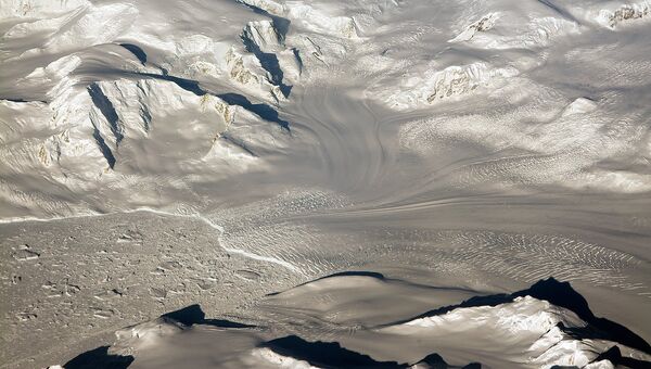 Ледник в Западной Антарктике, под которым скрывается гигантская трещина