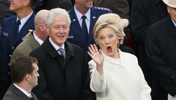 Билл и Хиллари Клинтон перед церемонией инаугурации избранного президента США Дональда Трампа. 20 января 2017 года