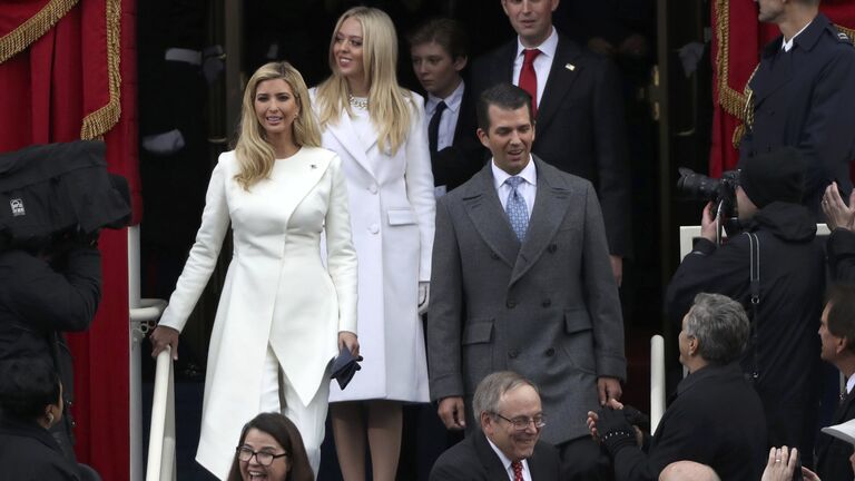 Семья Дональда Трампа прибывает в Капитолий на его инаугурацию. 20 января 2017 года Семья Дональда Трампа прибывает в Капитолий на его инаугурацию. 20 января 2017 года