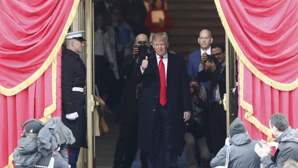 Избранный президент США Дональд Трамп прибывает на свою инаугурацию в Капитолии. 20 января 2017 года