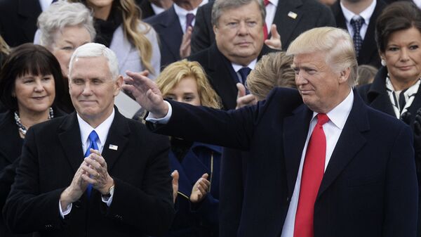 Президент США Дональд Трамп и вице-президент США Майк Пенс на церемонии инаугурации в Вашингтоне