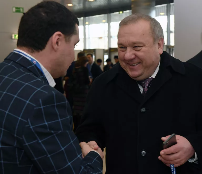 Председатель комитета Государственной Думы РФ по обороне Владимир Шаманов перед началом XVI съезда партии Единая Россия в Москве Председатель комитета Государственной Думы РФ по обороне Владимир Шаманов перед началом XVI съезда партии Единая Россия в Москве