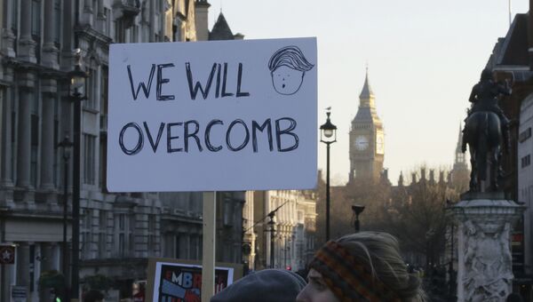 Участники акции протеста в Лондоне против избрания Дональда Трампа президентом США