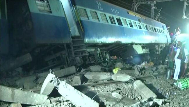 Последствия железнодорожной катастрофы в Индии на границе штатов Орисса и Андхра-Прадеш, 22 января 2017