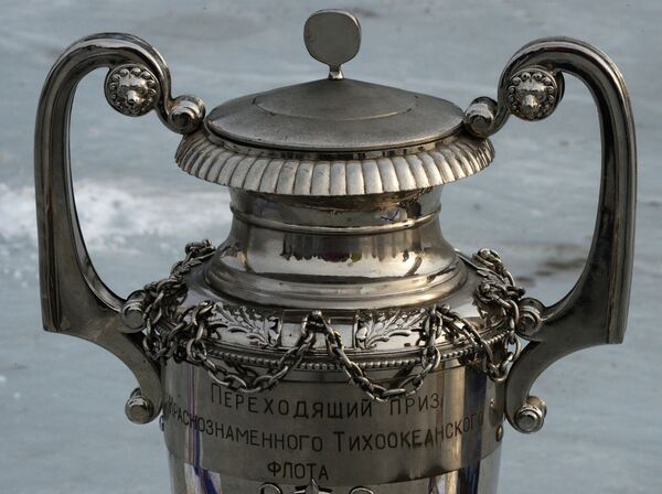 Кубок победителя открытых соревнований по буерному спорту на кубок командующего Тихоокеанским флотом, проходящих на льду Амурского залива во Владивостоке
