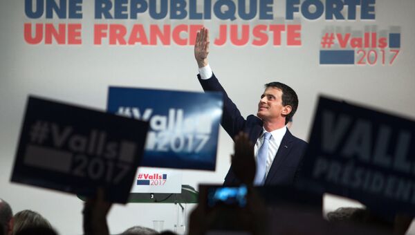 Кандидат в президенты от Социалистической партии Франции Мануэль Вальс во время своей предвыборной встречи с избирателями в Париже. 20 января 2017