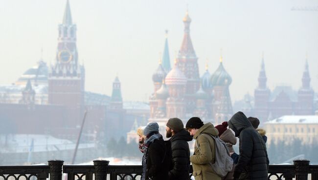 Вид на Кремль и Собор Василия Блаженного в Москве. Архивное фото