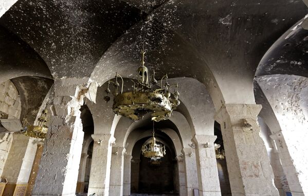 Поврежденные арки в Мечети Омейядов в Алеппо