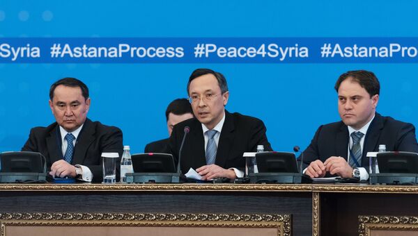 Министр иностранных дел Казахстана Кайрат Абдрахманов (в центре) на встрече по Сирии в Астане. Архивное фото