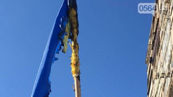 В Кривом Роге повторно сожгли Украинский флаг на стеле Героев