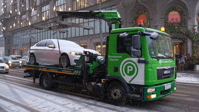 Эвакуация автомобиля на штрафстоянку за неправильную парковку в Москве