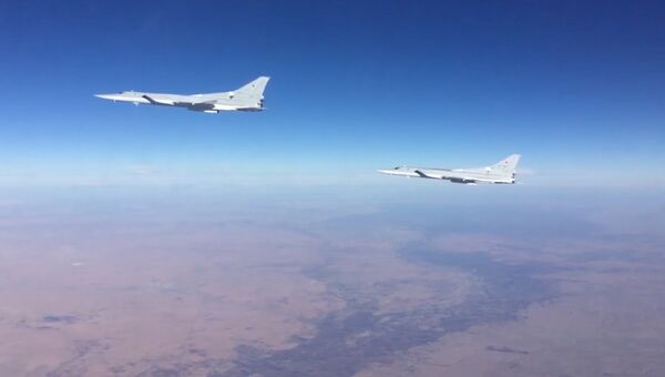 Кадры авиаударов российских Ту-22м3 по позициям боевиков ИГ в Сирии