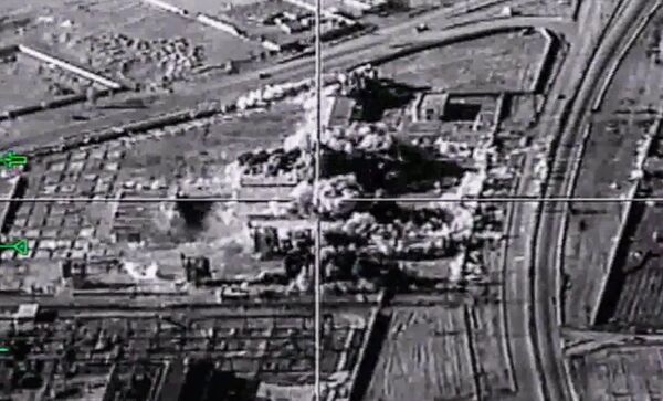 Уничтожение объектов террористов ударом самолета Ту-22М3 ВКС России в сирийской провинции Дейр-Эз-Зор
