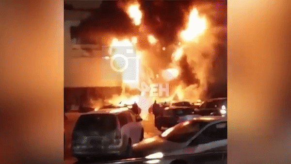 В сети появилось видео пожара в торговом центре в Москве