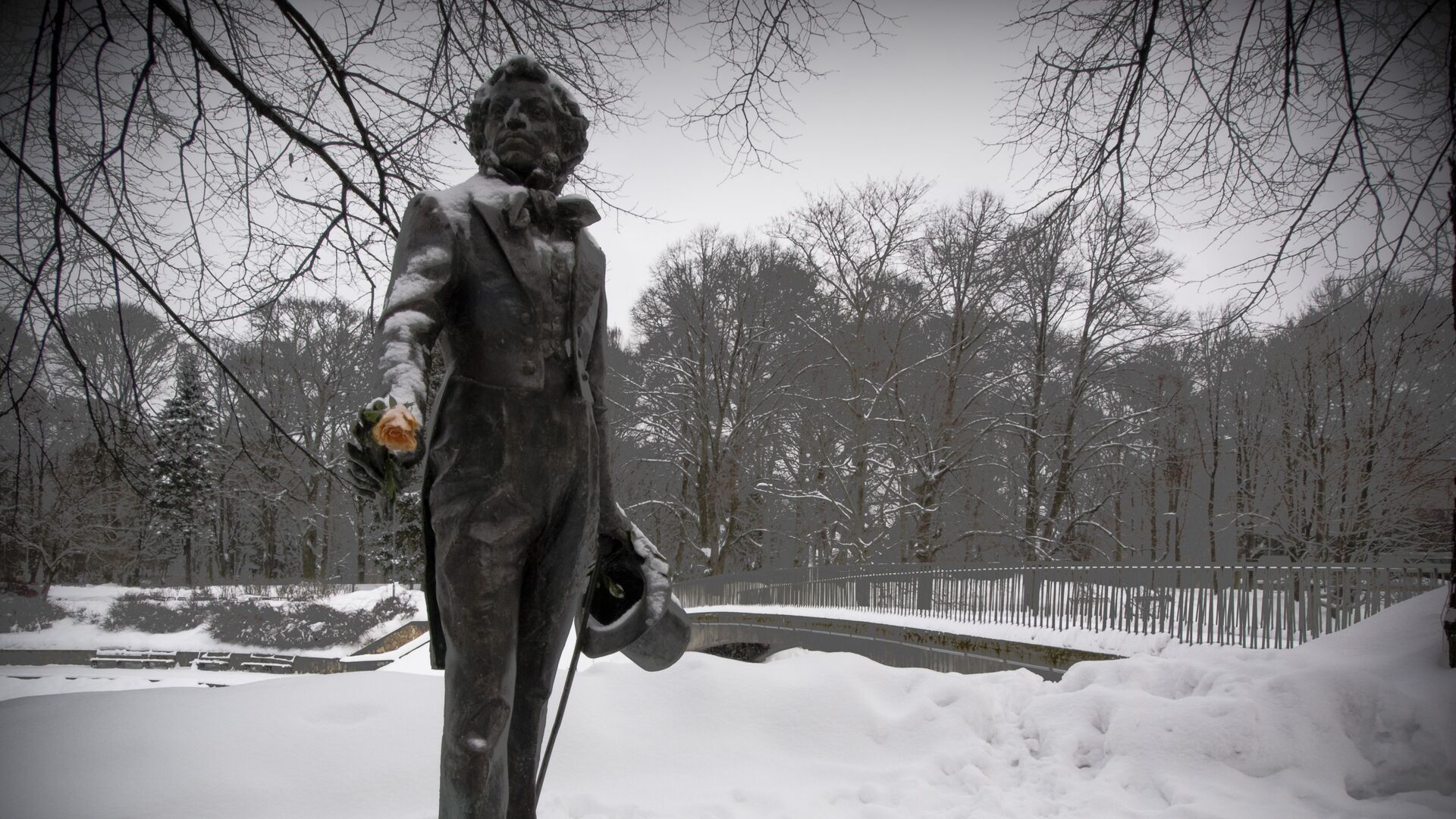 Памятник Александру Пушкину в парке Кронвалда в Риге - РИА Новости, 1920, 12.03.2023