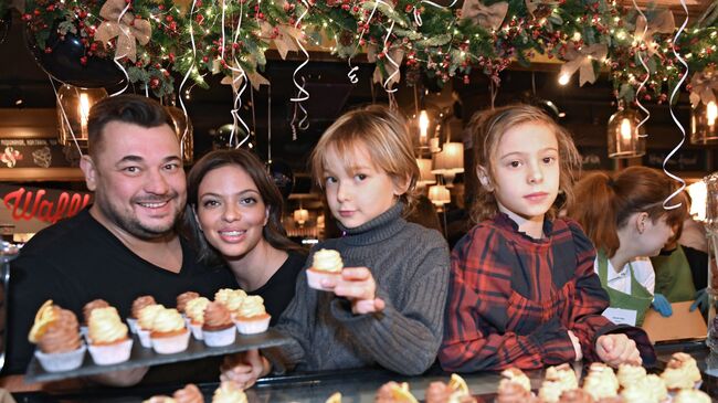 Открытие кондитерской солиста группы Руки Вверх С. Жукова