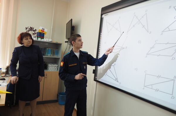 Кадет Краснодарского президентского кадетского училища на занятиях по геометрии