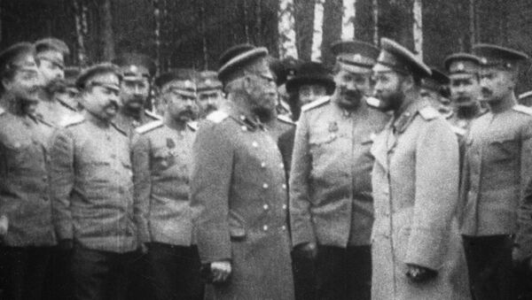Российский император Николай II и генерал Михаил Алексеев в Ставке царского правительства. 1915 год