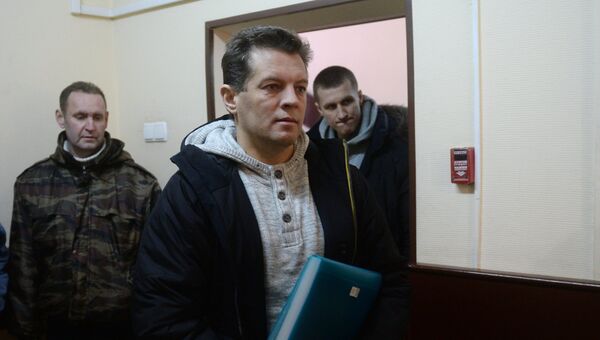 Задержанный в России по обвинению в шпионаже гражданин Украины Роман Сущенко в здании Лефортовского суда города Москвы. 25 января 2017