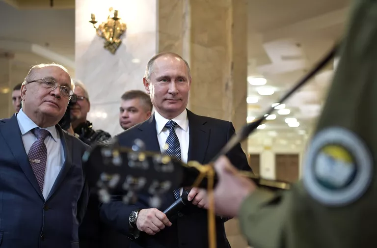 Президент РФ Владимир Путин и ректор МГУ имени М.В. Ломоносова Виктор Садовничий на встрече со студентами Президент РФ Владимир Путин и ректор МГУ имени М.В. Ломоносова Виктор Садовничий на встрече со студентами