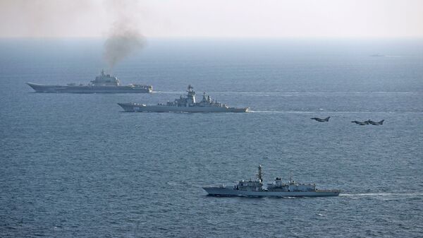 Британский корабль St Albans и самолеты британских ВВС сопровождают российские корабли Петр Великий и Адмирал Кузнецов
