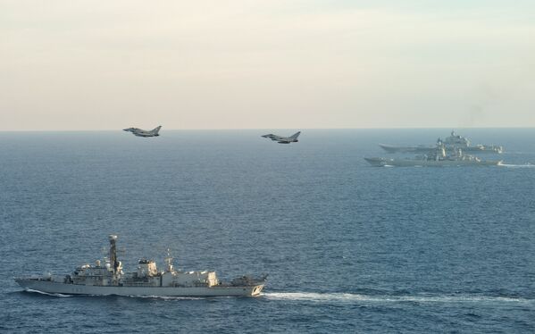 Самолеты британских ВВС Тайфун и британский корабль St Albans сопровождают российские корабли Петр Великий и Адмирал Кузнецов