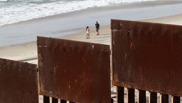 Забор, отделяющий Мексику и США