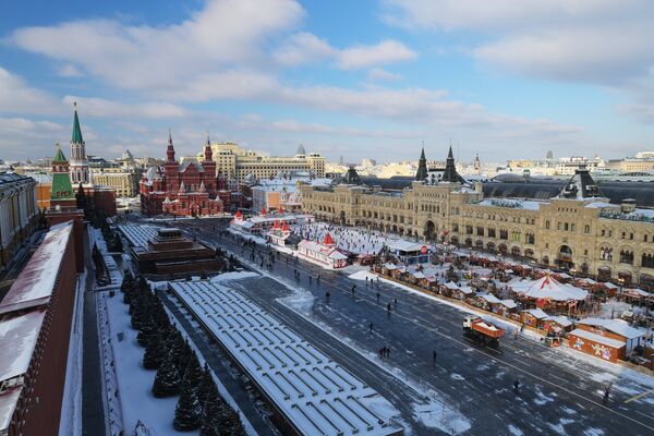 Вид со Спасской башни на Красную площадь в Москве